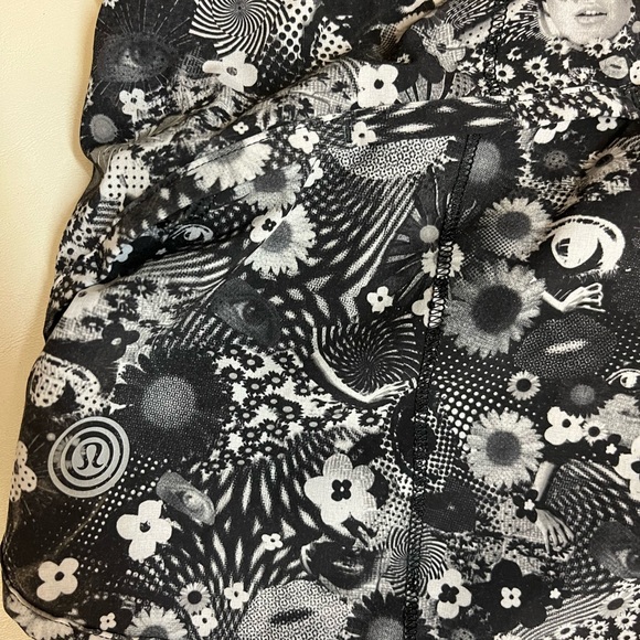 Size 6 lululemon run speed shorts - Picture 3 of 3